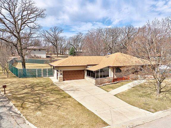 3rd image of 121 Westwood Dr