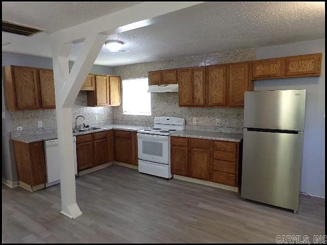 908 Greenlea Dr — Photo 4