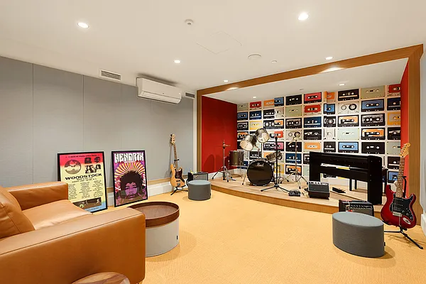 Sold by Reuveni LLC | media 12