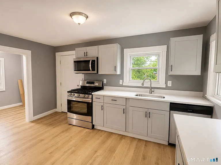 205B Laurel St — Photo 5