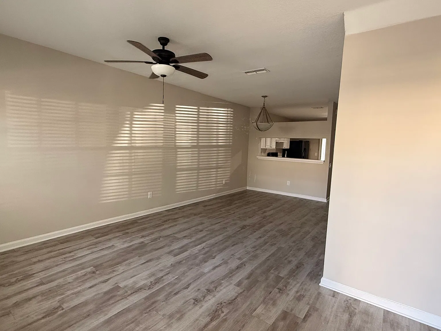 2 bed, 2.5 bath, 1100 sqft, $1,600 — Photo 2
