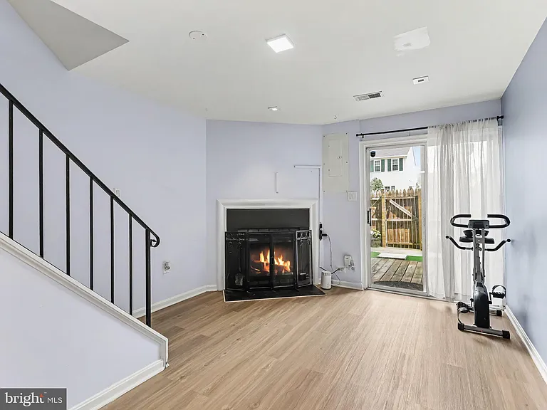13849 Constitution Ct — Photo 16