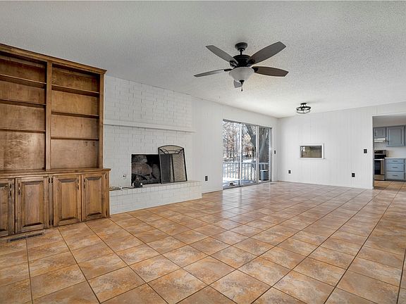 5th image of 1002 N Hall Ave