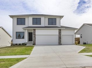 5507 167th St, Urbandale, IA 50323
