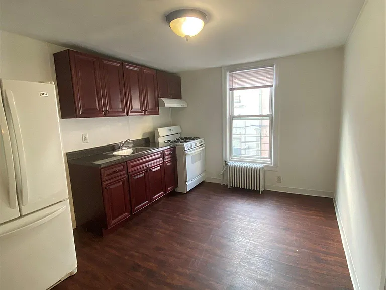 6728 Forest Ave — Photo 1