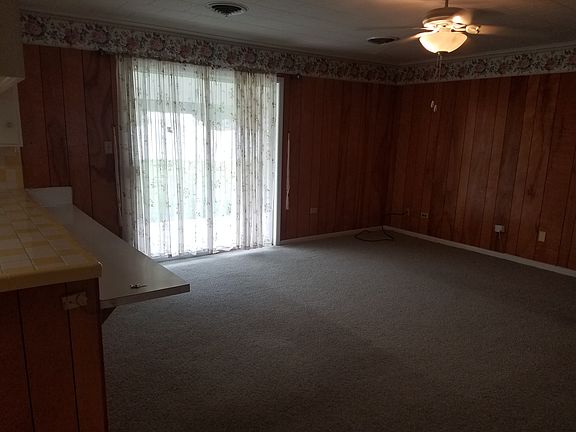 3rd image of 611 E Academy Ave