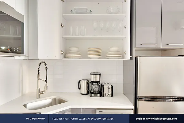 Rented by The Blueground | media 9