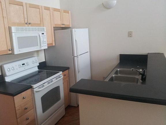 2nd image of 1418 W Marshall St APT 212