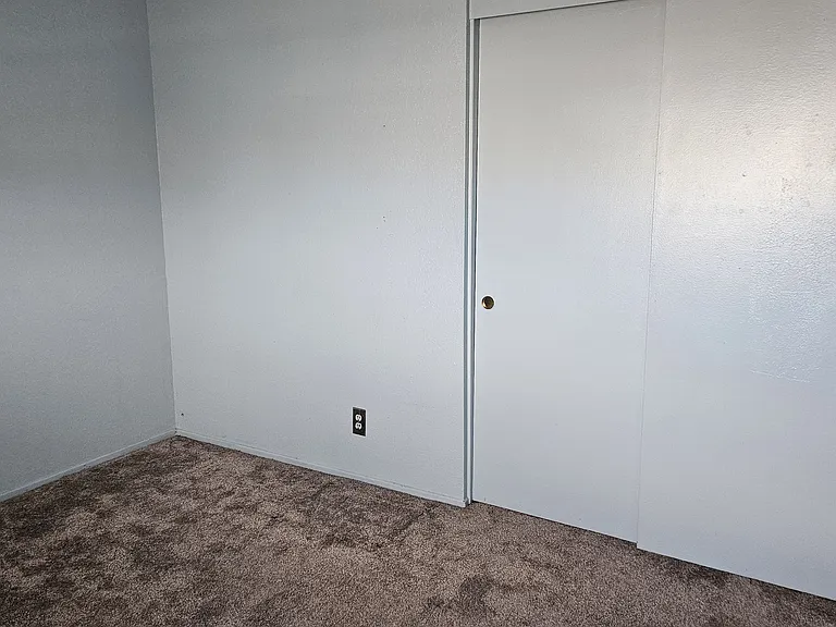 22427 Hurons Ave — Photo 4