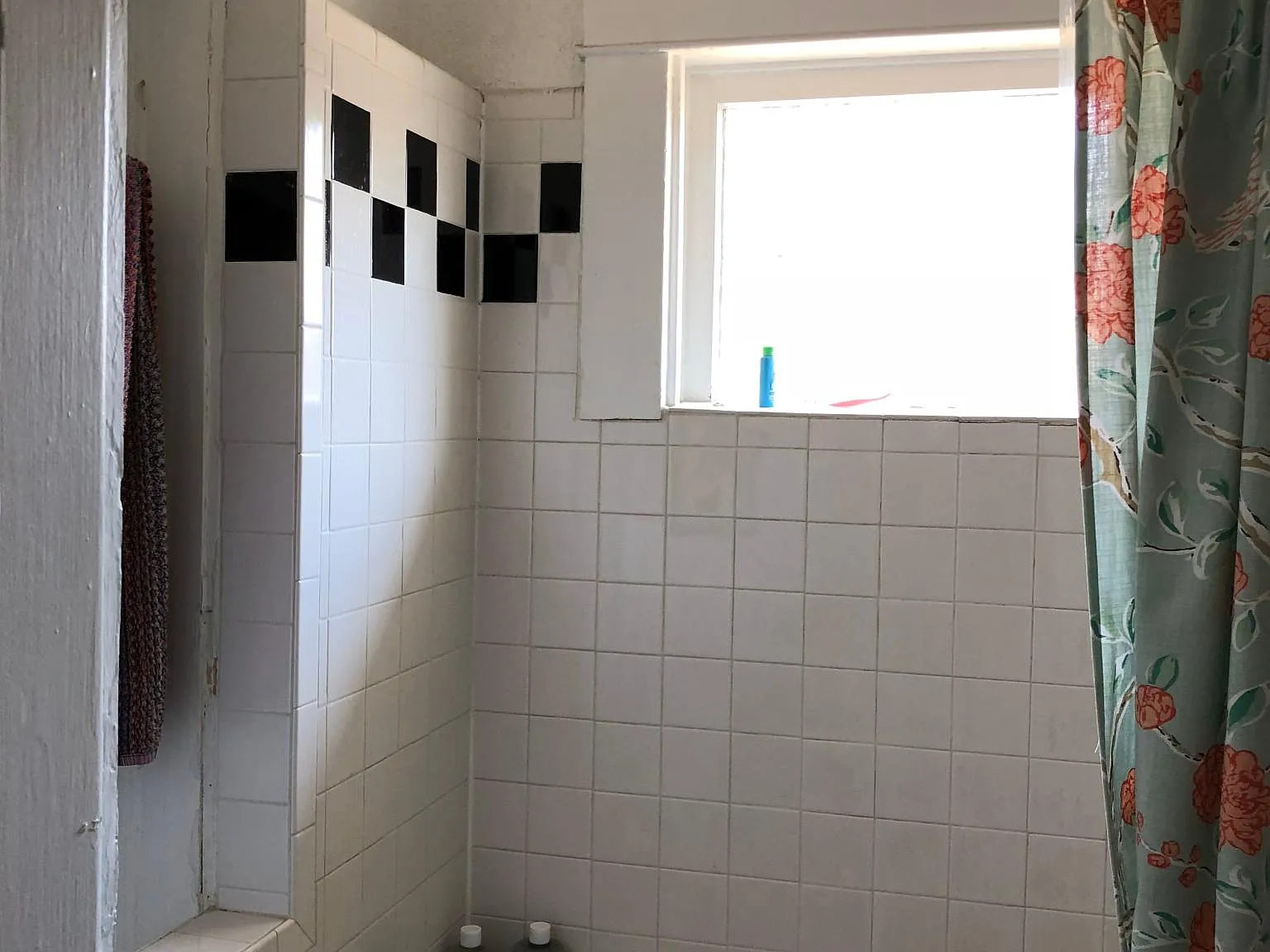 5602 Worth St — Photo 3