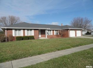 303 Westwinds Dr, Jacksonville, IL 62650