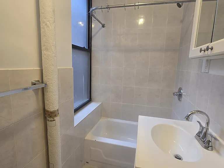 517 W 111th St #5L — Photo 4