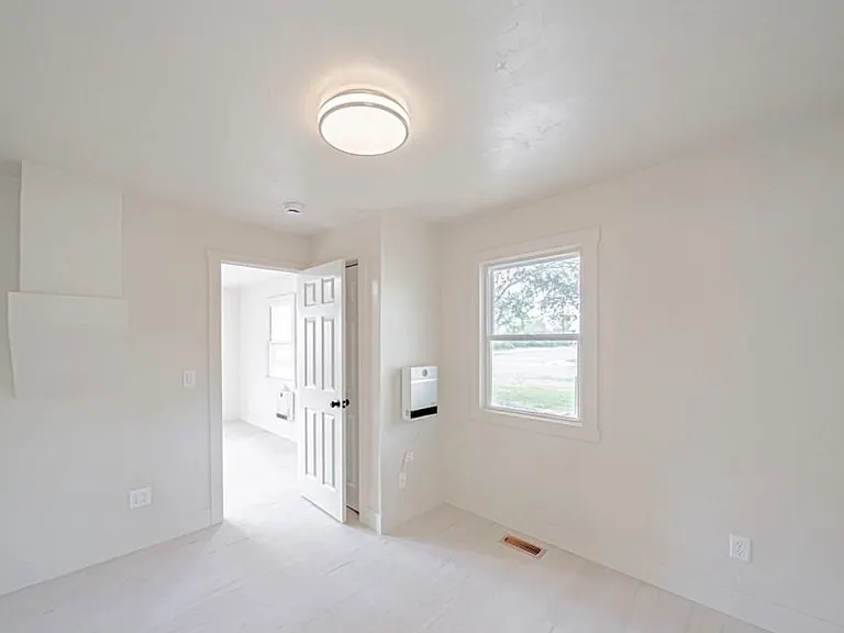 648 W 3rd St N — Photo 5