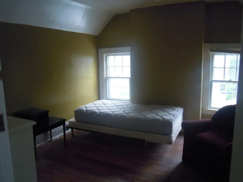 2 bed, 1.0 bath, 676 sqft, $1,200 — Photo 2
