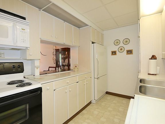 3rd image of 699 Whitaker Blvd W APT 305