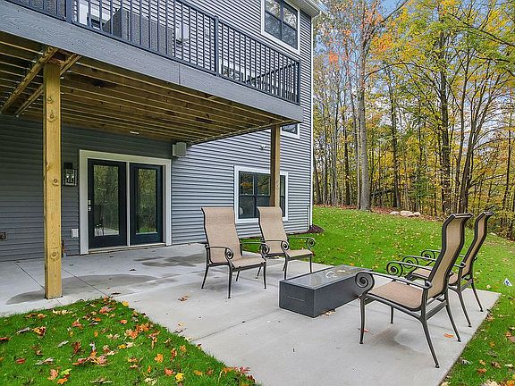 5th image of 8021 Ella Terrace Ct NE