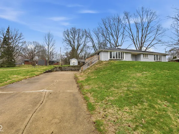 2226 Lake Dr, Anderson, IN 46012