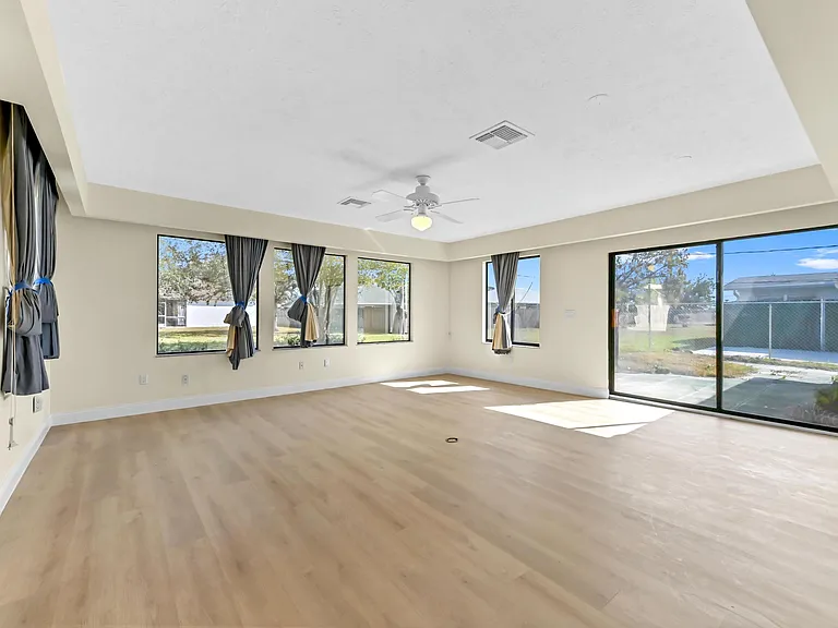 571 SE Anchor Ln — Photo 11