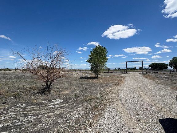 3rd image of 3525 Soda Lake Rd