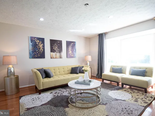 9816 Woodberry St, Lanham, MD 20706