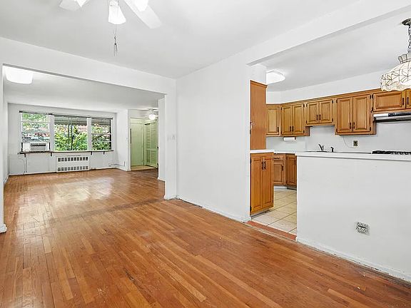 3rd image of 2621 Haring St