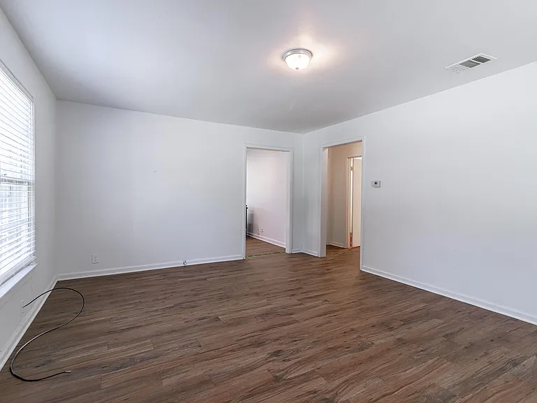 2622 W Johnson St — Photo 4