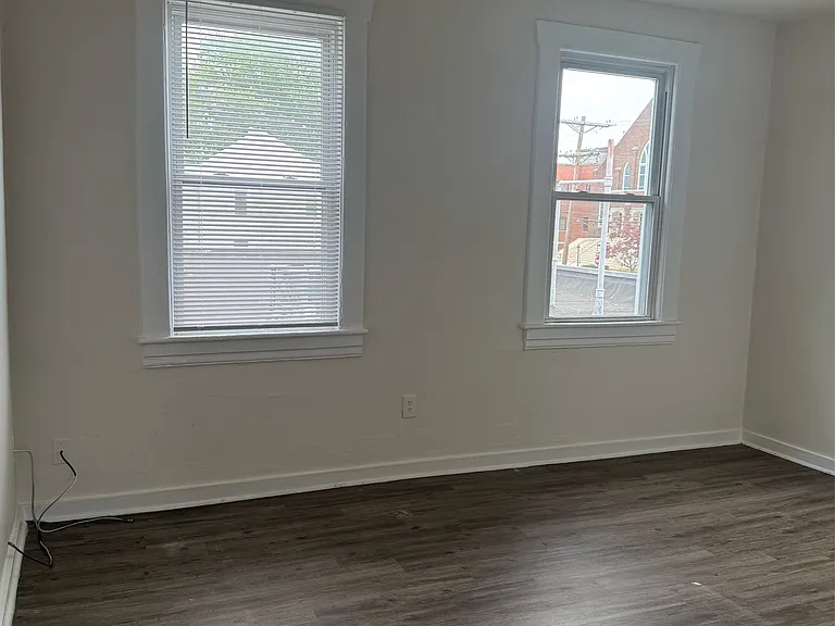1020 Jamison Ave NE #4 — Photo 2