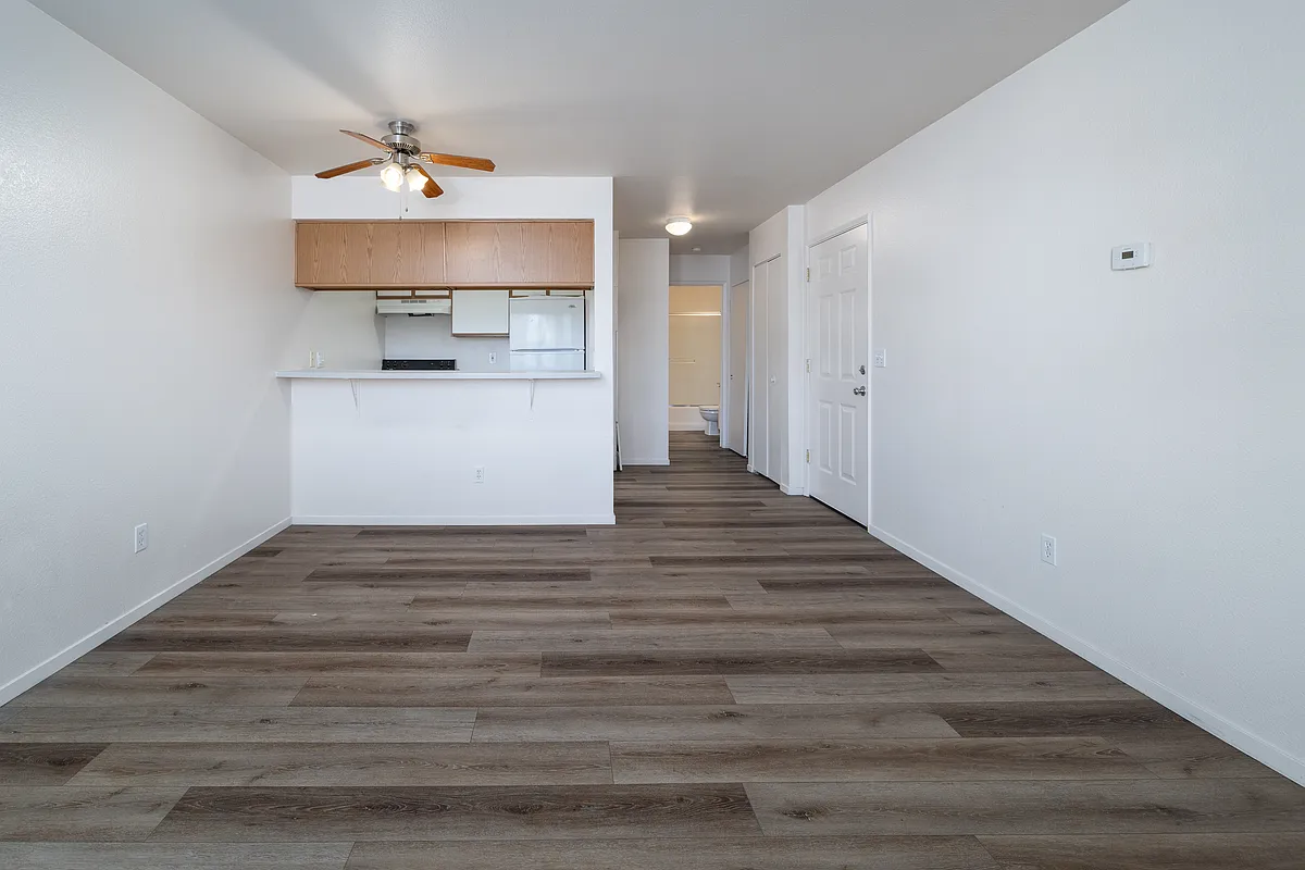 Building Photo - 423 C St #202
