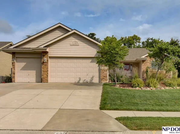 17224 S Creek Cir, Omaha, NE 68136