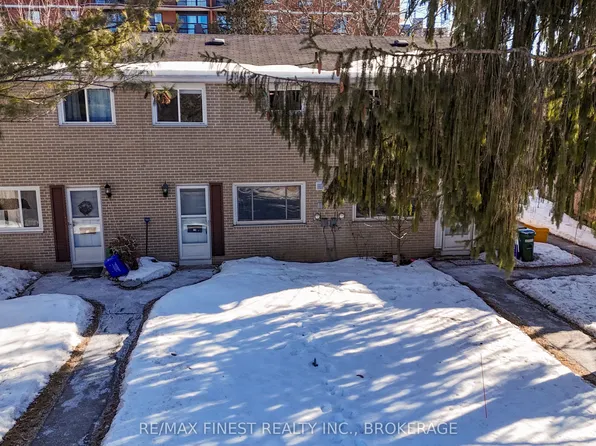 258 Queen Mary Rd #12, Kingston, ON K7M 2B2
