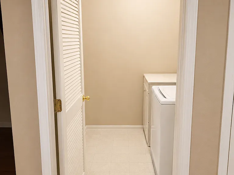 35 Jackson Ave — Photo 15