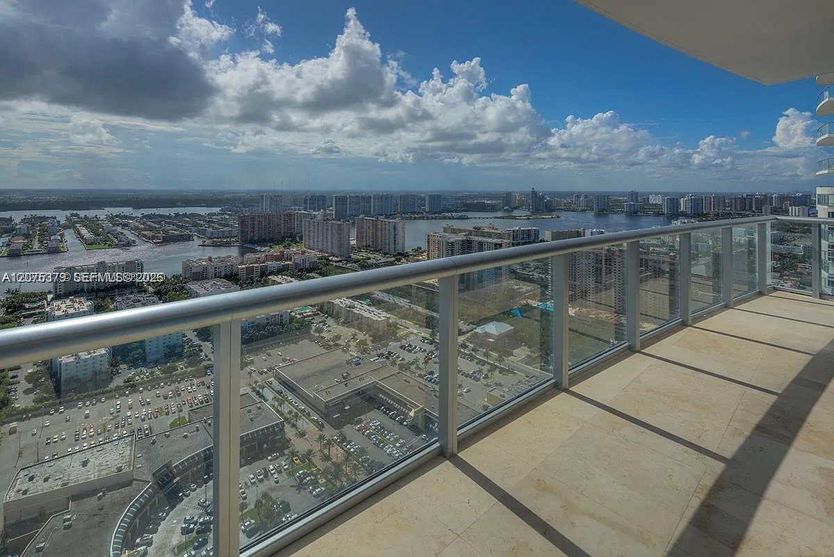 4 bed, 2871 sqft, $22,000 — Photo 4