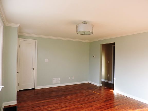 4th image of 264 Orchard Dr