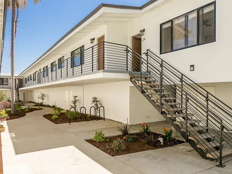 20700 Anza Ave — Photo 33