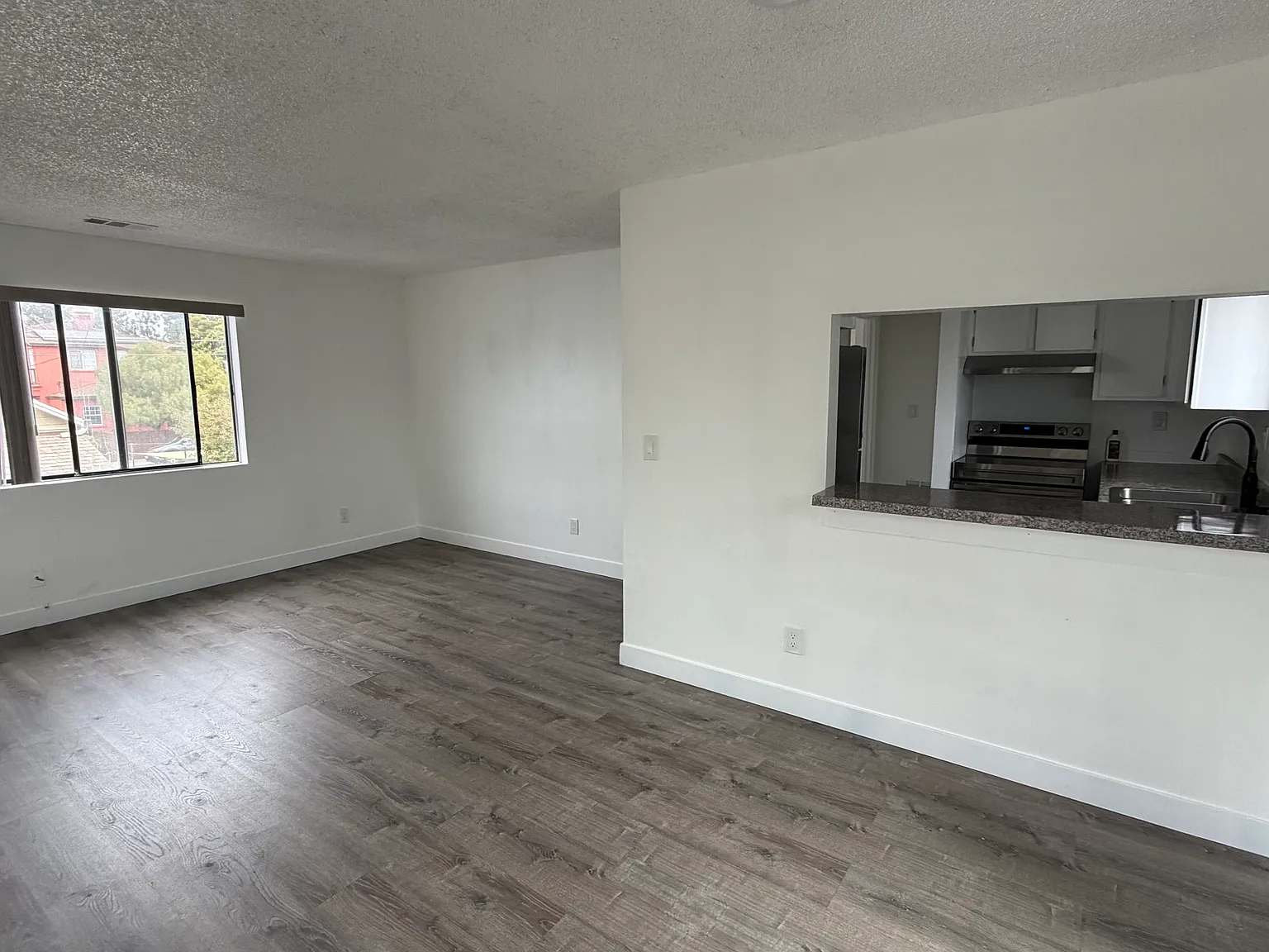 2 bed, 674 sqft, $3,000 — Photo 2
