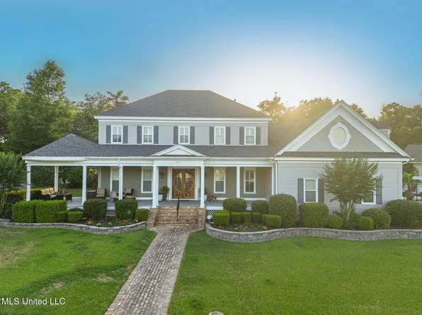 2011 Pointe Clear Dr, Biloxi, MS 39531