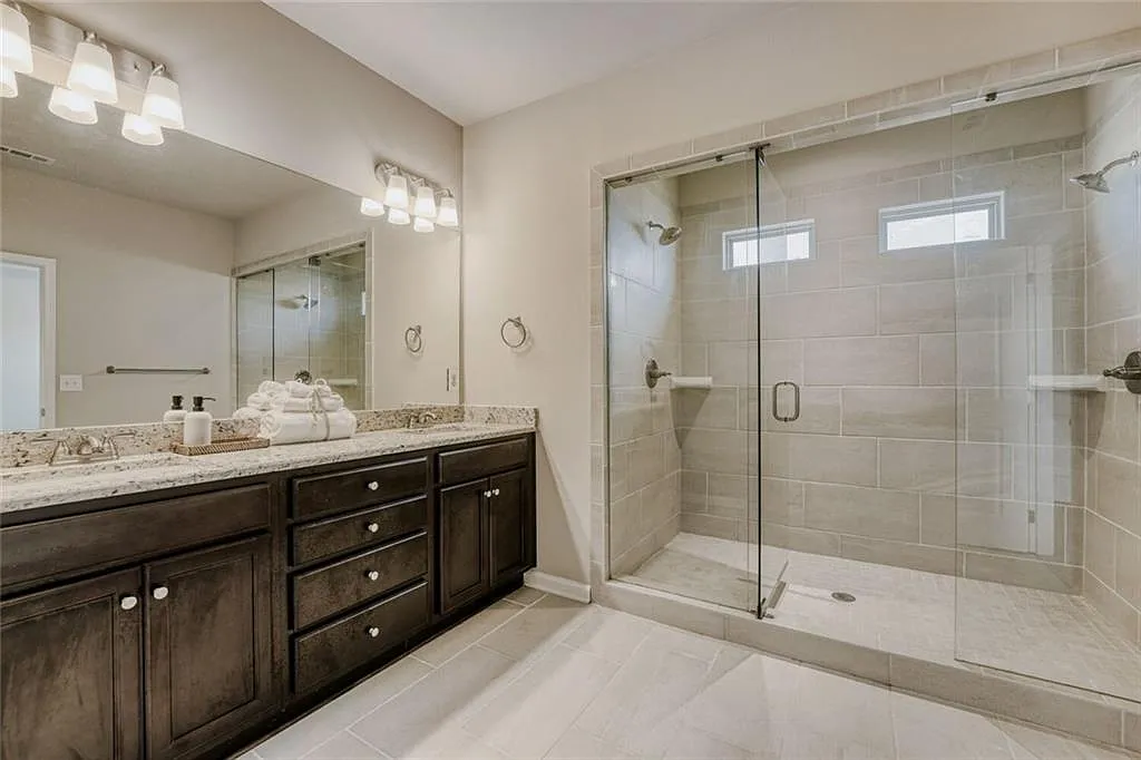 3 bed, 2.5 bath, 2102 sqft, $2,300 — Photo 4
