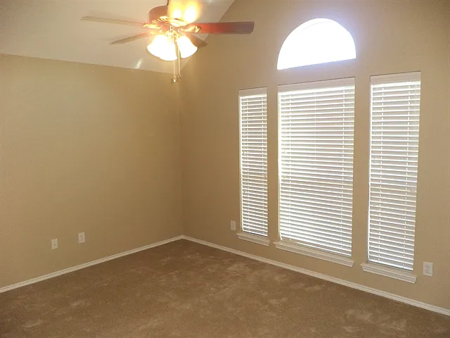 741 Fairview Ave — Photo 7