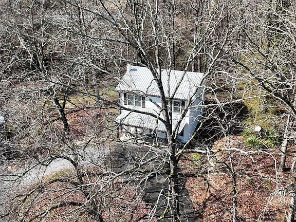 2nd image of 720 Cardinal Rd SE