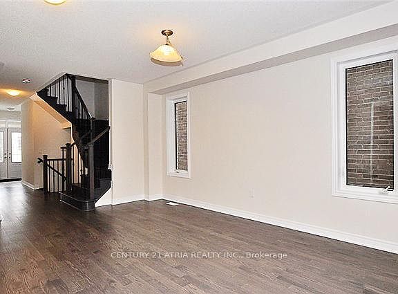 4th image of 4 Applegate Dr