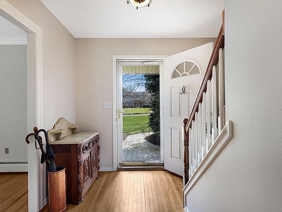 3rd image of 50 Hickory Ln