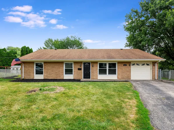 7827 Pebblebrook Cir, Hanover Park, IL 60133