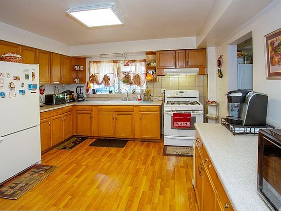 5th image of 3427 Glenalbyn Dr