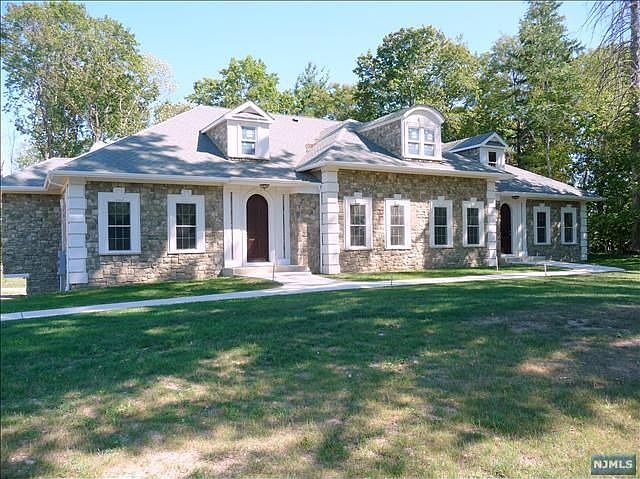 1st image of 7 E Ryan Mansion Dr