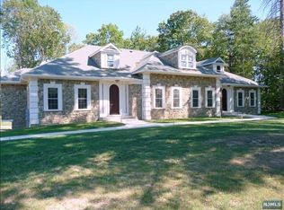 7 E Ryan Mansion Dr, Montebello, NY 10901