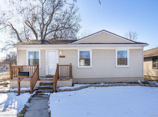 8328 Theisen St, Center Line, MI 48015