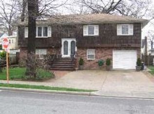 75 Cornwell Ave, Valley Stream, NY 11580