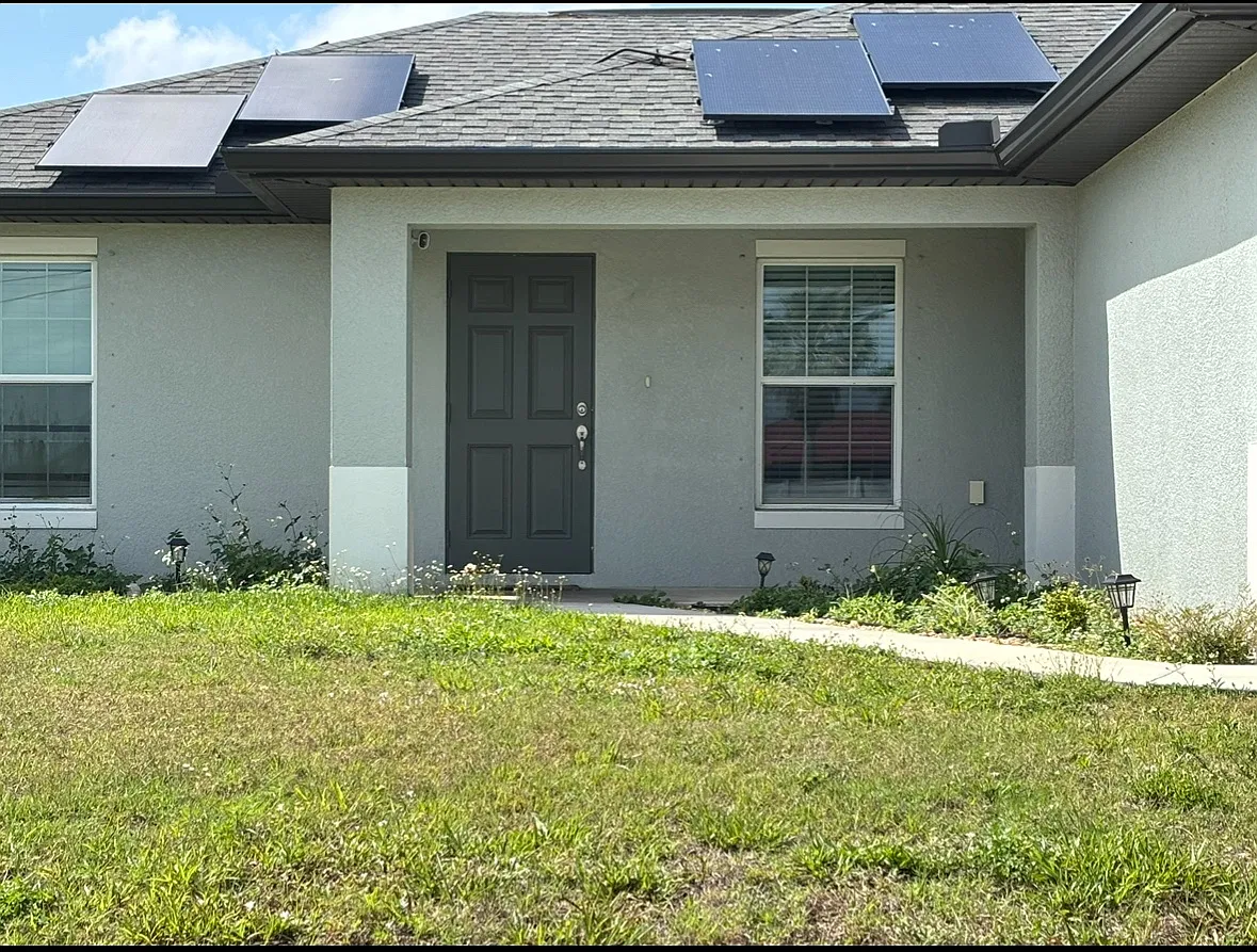 1200 NW 15th Ter — Photo 2