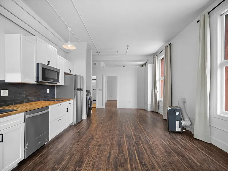 7 S Howard St — Photo 21