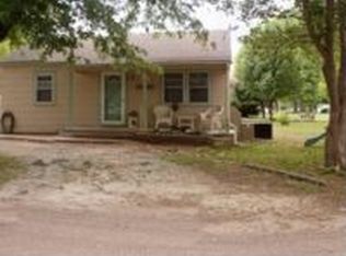 721 E 18th Ave, Winfield, KS 67156